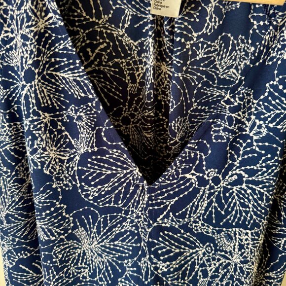 H&M Women's Pullover Blouse Blue Chiffon Flutter Sleeve V-Neck Tunic Top - Picture 8 of 9